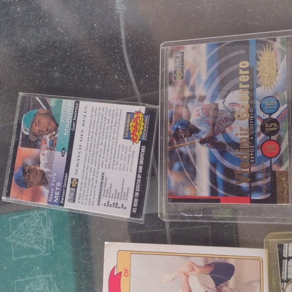 Assorted Baseball Trading Cards Collection - Picture 7 of 7